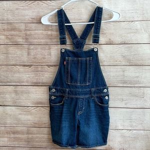 LEVIS BOYFRIEND OVERALL SHORTS